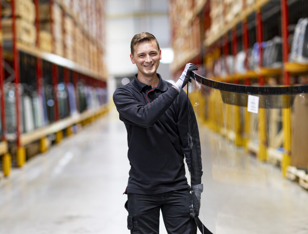 Magazijn - man met ruit